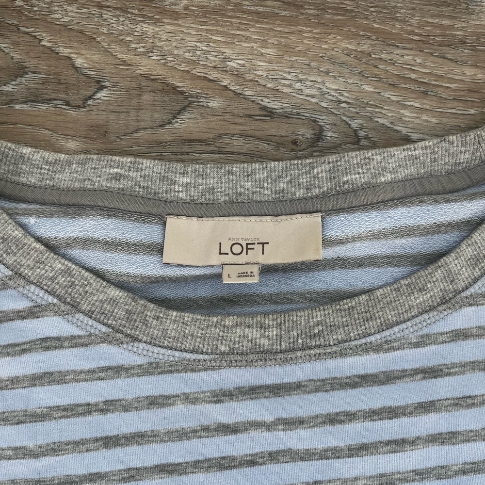 Loft Women’s long sleeve crewneck shirt - size Large - Picture 2 of 2